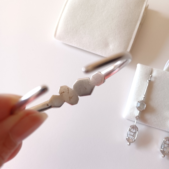 Kendra Scott Silver Bracelet & Earrings - Picture 8 of 13